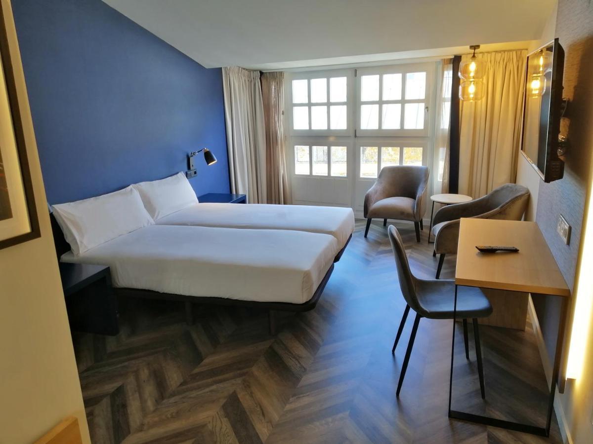 Hotel Alda Galeriآكورونيا المظهر الخارجي الصورة