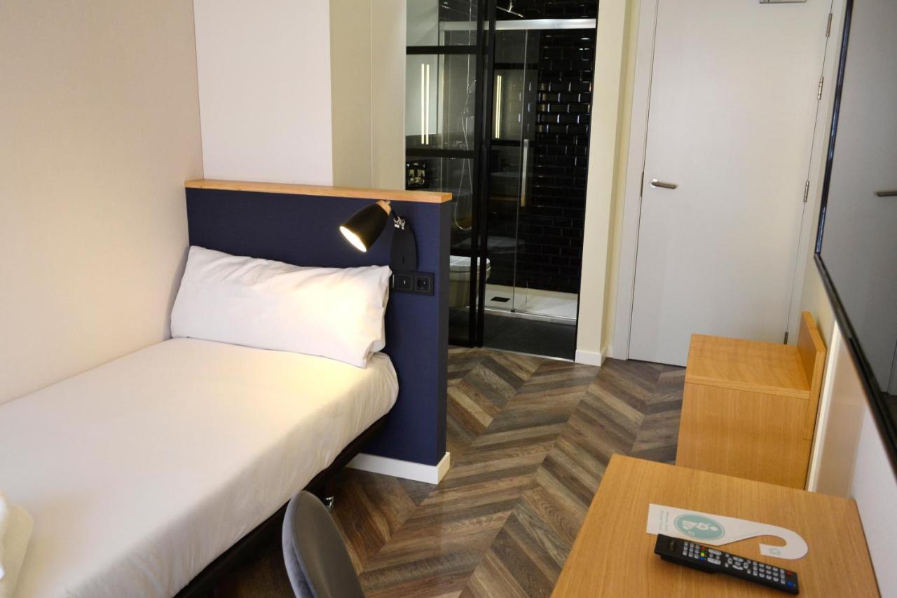 Hotel Alda Galeriآكورونيا المظهر الخارجي الصورة