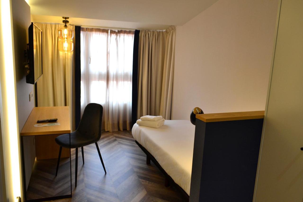 Hotel Alda Galeriآكورونيا المظهر الخارجي الصورة