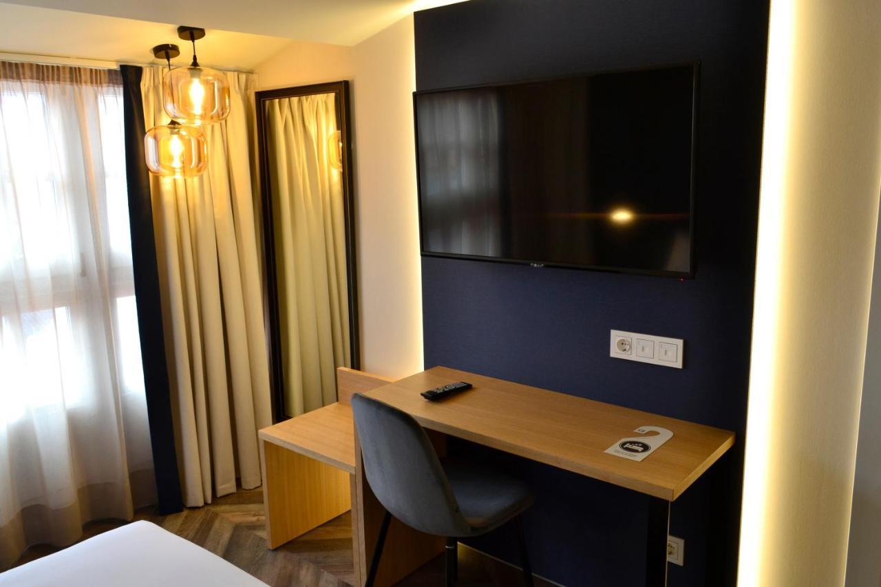 Hotel Alda Galeriآكورونيا المظهر الخارجي الصورة